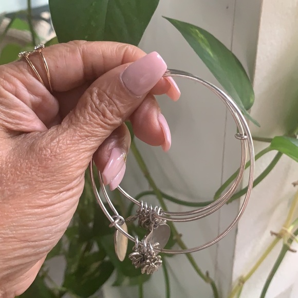 Charm bangle bracelets “Not all who wander arelost - Picture 6 of 6